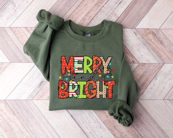 vintage christmas sweatshirt for women with merry bright light design ideal for family gatherings and holiday celebrations g16fc scaled