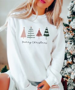 vintage christmas sweatshirt for women with merry christmas tree design and cute holiday theme 3yzpx