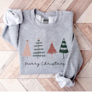 vintage christmas sweatshirt for women with merry christmas tree design and cute holiday theme 6sa2o