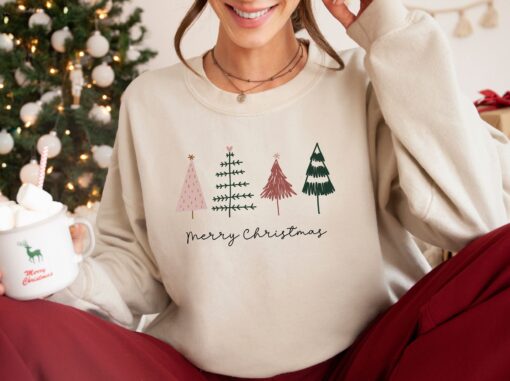 vintage christmas sweatshirt for women with merry christmas tree design and cute holiday theme s3fpr