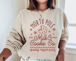vintage christmas sweatshirt for women with milk and cookies design comfortable crewneck for holiday baking and festive celebrations iwbnn