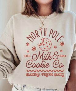 vintage christmas sweatshirt for women with milk and cookies design comfortable crewneck for holiday baking and festive celebrations iwbnn