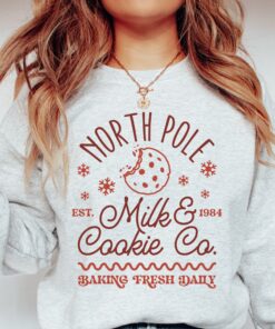 vintage christmas sweatshirt for women with milk and cookies design comfortable crewneck for holiday baking and festive celebrations iyemv