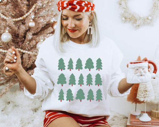 vintage christmas sweatshirt for women with pine tree design comfortable winter crewneck for holiday style uafgs