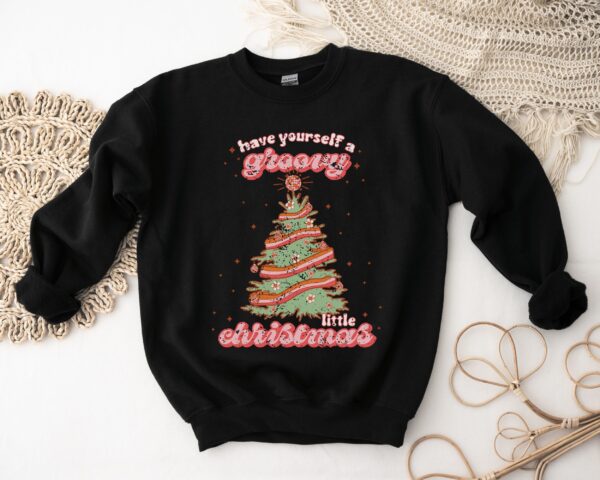 vintage christmas sweatshirt for women with retro design and crewneck style 7lqrh