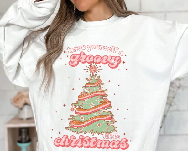 vintage christmas sweatshirt for women with retro design and crewneck style 9idvj