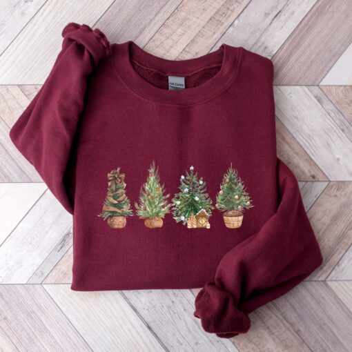 vintage christmas sweatshirt for women with rustic tree design and comfortable crewneck style for winter wear rqt8g scaled