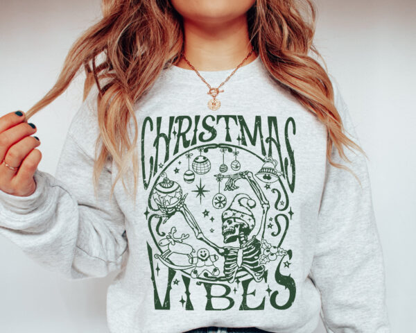 vintage christmas sweatshirt for women with skeleton design and crewneck style lkr3e