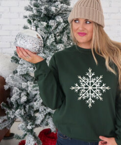 vintage christmas sweatshirt for women with snowflake design and merry bright theme plus size crewneck djxlt