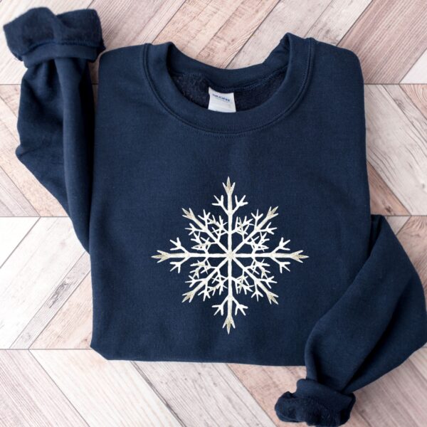 vintage christmas sweatshirt for women with snowflake design and merry bright theme plus size crewneck epdlt