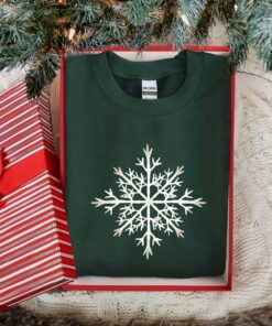 vintage christmas sweatshirt for women with snowflake design and merry bright theme plus size crewneck gg96w