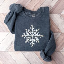 Vintage Christmas Sweatshirt for Women with Snowflake Design and Merry Bright Theme Plus Size Crewneck
