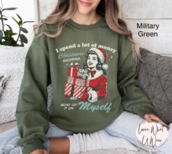 Vintage Christmas Sweatshirt Funny Holiday Shopping Top Oversized Retro Crew Shirt for Christmas Events and Festive Gatherings