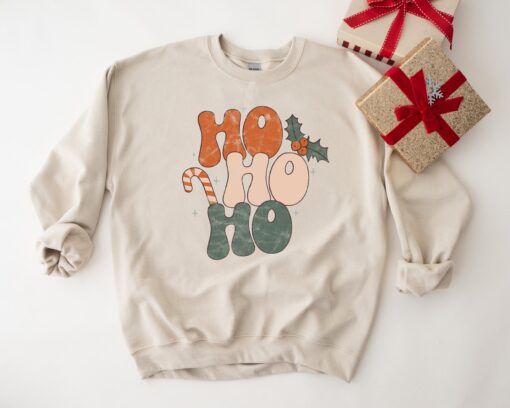 vintage christmas sweatshirt ho ho ho retro design 70s style long sleeve comfortable womens apparel for holiday celebrations g3uem