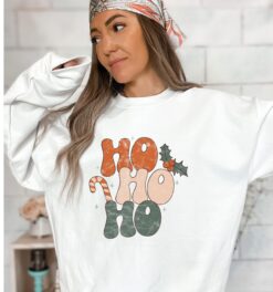 Vintage Christmas Sweatshirt Ho Ho Ho Retro Design 70s Style Long Sleeve Comfortable Womens Apparel for Holiday Celebrations
