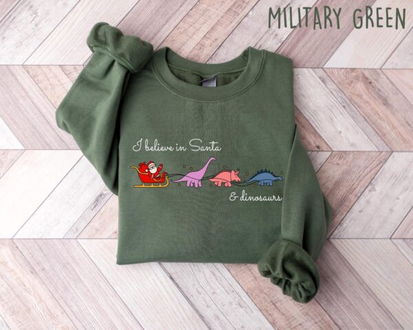 vintage christmas sweatshirt i believe in santa and dinosaurs funny design for dinosaur lovers featuring santa claus and dino reindeers 1aowy