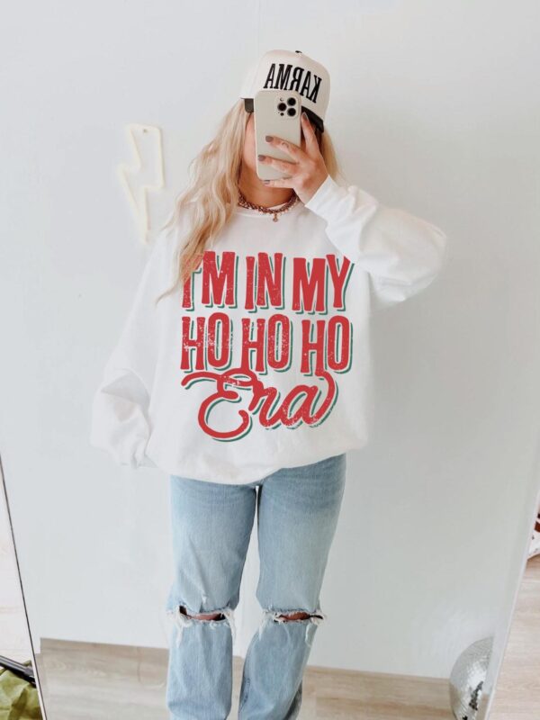 vintage christmas sweatshirt in my ho ho ho era trendy crewneck for women oversized grunge top with aesthetic design d3kyw