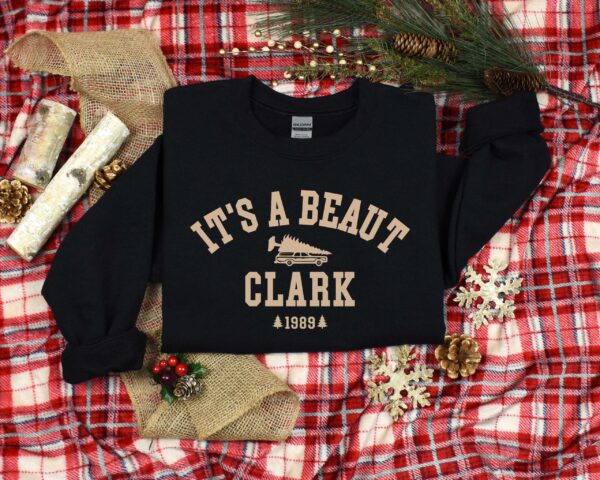 vintage christmas sweatshirt its a beaut clark funny design for holiday celebrations 47idq scaled