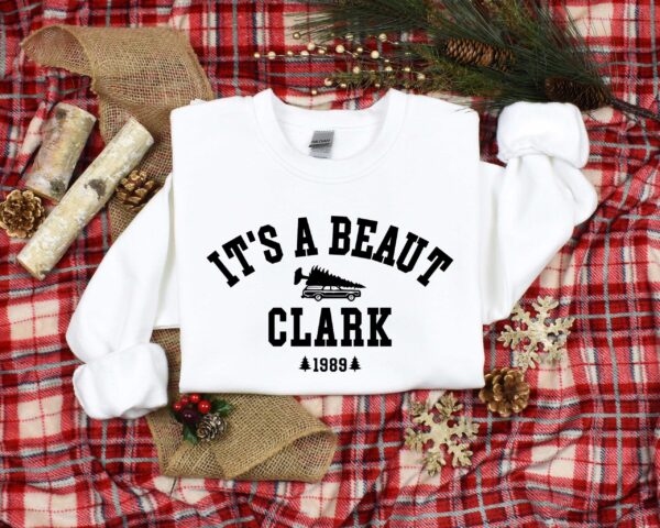 vintage christmas sweatshirt its a beaut clark funny design for holiday celebrations bwgc1 scaled