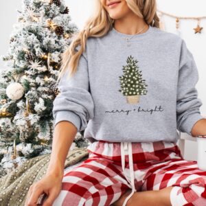 vintage christmas sweatshirt merry and bright crewneck with christmas tree lights for holiday and winter wear ckr4c