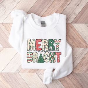 vintage christmas sweatshirt merry and bright design comfortable crewneck for women ideal for holiday gatherings and festive celebrations fkuui