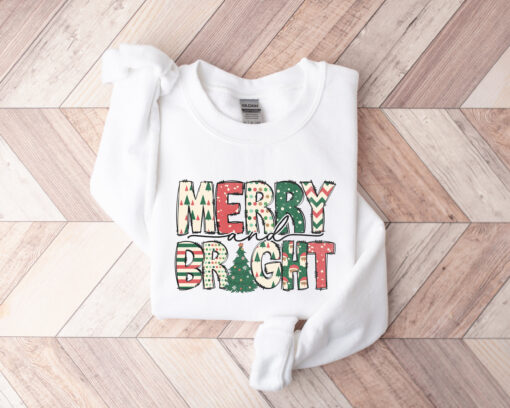 vintage christmas sweatshirt merry and bright design comfortable crewneck for women ideal for holiday gatherings and festive celebrations fkuui