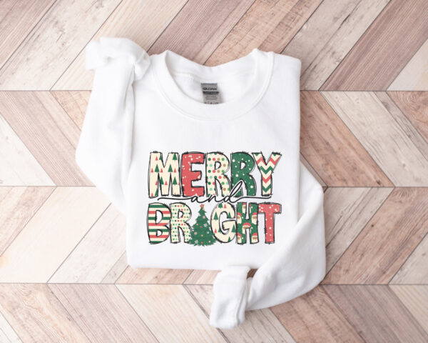 vintage christmas sweatshirt merry and bright design comfortable crewneck for women ideal for holiday gatherings and festive celebrations fkuui