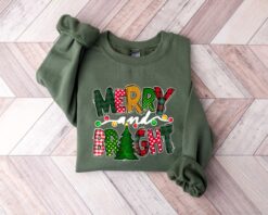 Vintage Christmas Sweatshirt Merry and Bright Design Comfortable Family Hoodies for Women Ideal for Holiday Gatherings