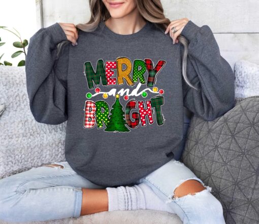 vintage christmas sweatshirt merry and bright design comfortable family hoodies for women ideal for holiday gatherings f889r scaled