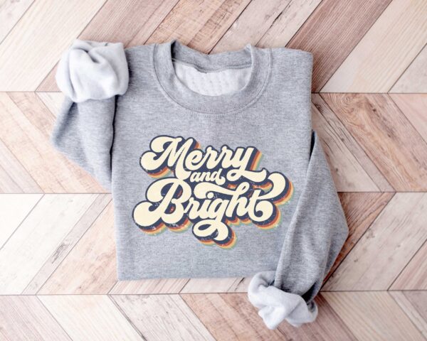 vintage christmas sweatshirt merry and bright design retro style for women ideal for holiday celebrations and festive gatherings 2bg8i scaled