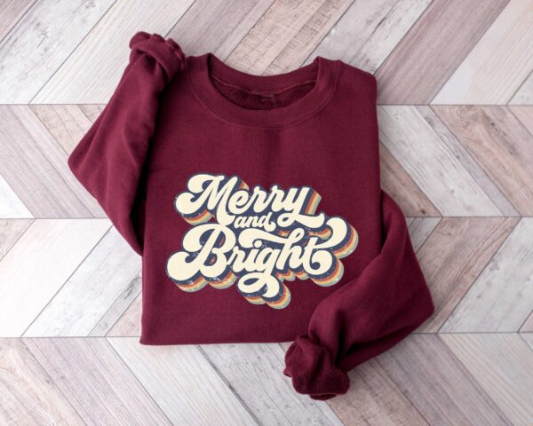 vintage christmas sweatshirt merry and bright design retro style for women ideal for holiday celebrations and festive gatherings nx8gz scaled