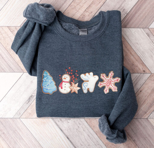 vintage christmas sweatshirt merry and bright design with gingerbread cookies print comfortable crewneck style d22zs scaled