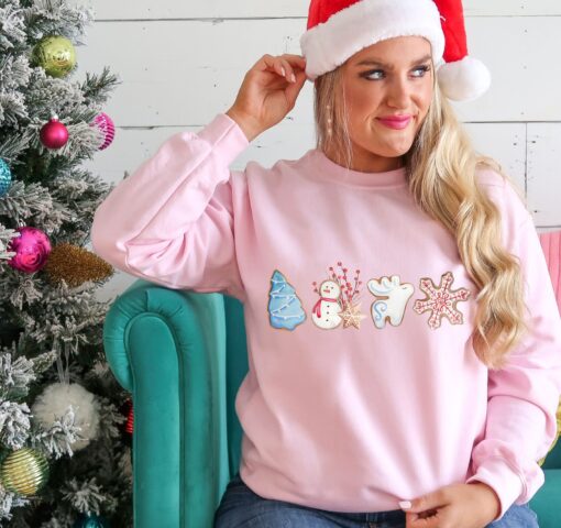 vintage christmas sweatshirt merry and bright design with gingerbread cookies print comfortable crewneck style fkwab scaled