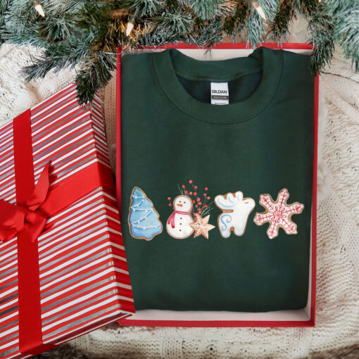 vintage christmas sweatshirt merry and bright design with gingerbread cookies print comfortable crewneck style h4wpn scaled