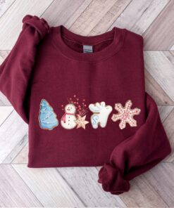 vintage christmas sweatshirt merry and bright design with gingerbread cookies print comfortable crewneck style lefpj scaled