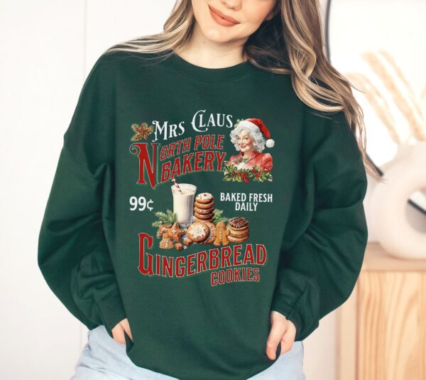 vintage christmas sweatshirt mrs claus gingerbread bakery design with retro style for baking cookies and holiday celebrations