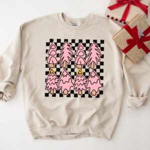 vintage christmas sweatshirt pink trees crewneck retro checkered design comfortable and stylish for holiday celebrations tx70a