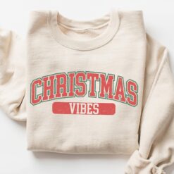 Vintage Christmas Sweatshirt Retro Crewneck Holiday Design for Winter Wear