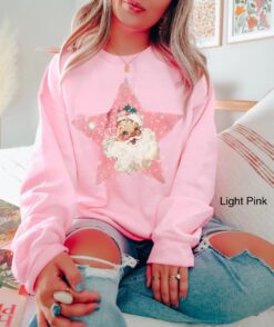 Vintage Christmas Sweatshirt Retro Pink Santa Claus Shirt Classic Family Holiday Top for Winter Celebrations