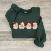 vintage christmas sweatshirt retro santa claus design comfortable fit for holiday celebrations evkgf