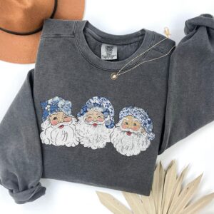 vintage christmas sweatshirt retro santa design blue toile coquette style holiday apparel for women aktc6 scaled