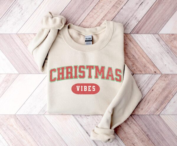 vintage christmas sweatshirt retro style holiday shirt for winter wear with fun design 0e9j5 scaled