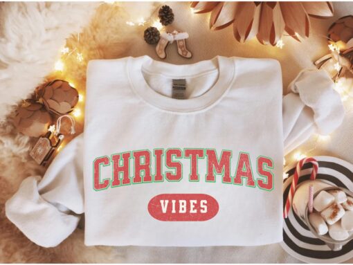 vintage christmas sweatshirt retro style holiday shirt for winter wear with fun design 3skze scaled