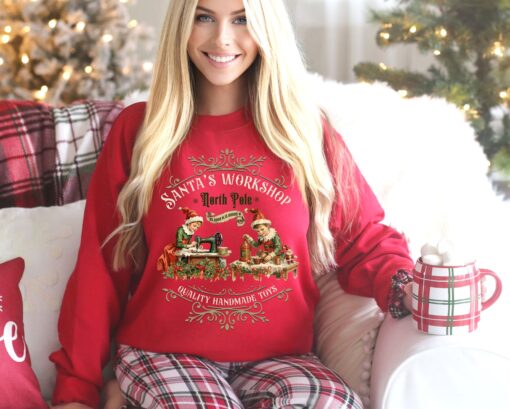 vintage christmas sweatshirt santa workshop design retro style nostalgic christmas shirt for holiday celebrations and festive gatherings 6c8ai