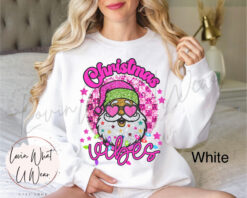 Vintage Christmas Sweatshirt Sparkle Santa With Sunglasses Oversized Retro Top for Holiday Vibes and Festive Style