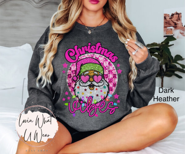 vintage christmas sweatshirt sparkle santa with sunglasses oversized retro top for holiday vibes and festive style y3j3j