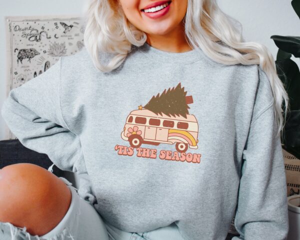 vintage christmas sweatshirt tis the season hippie camper crewneck retro design for women comfortable holiday apparel qygpl