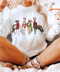 vintage christmas sweatshirt unisex crewneck with country horses design for festive season casual wear y4sle