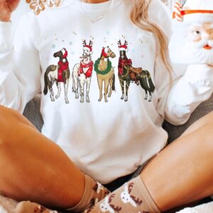 vintage christmas sweatshirt unisex crewneck with country horses design for festive season casual wear y4sle