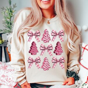 vintage christmas sweatshirt with bow design and pink christmas tree cake print trendy girly style for holiday celebrations 4vrxi